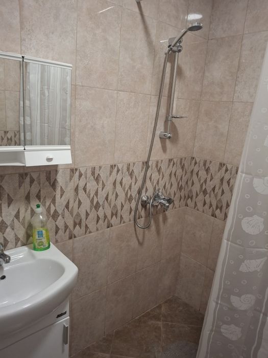 Дава се под наем Двустаен апартамент в с. Гара Елин Пелин, Област София-област - 72 кв.м за 408 € - Снимка #2