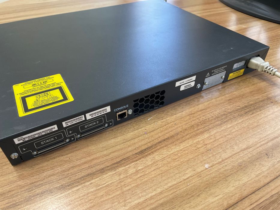 Гигабитов Суич Cisco Catalyst 3750G