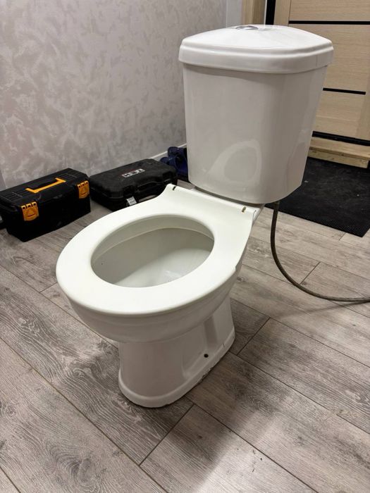 Продам унитаз срочно!