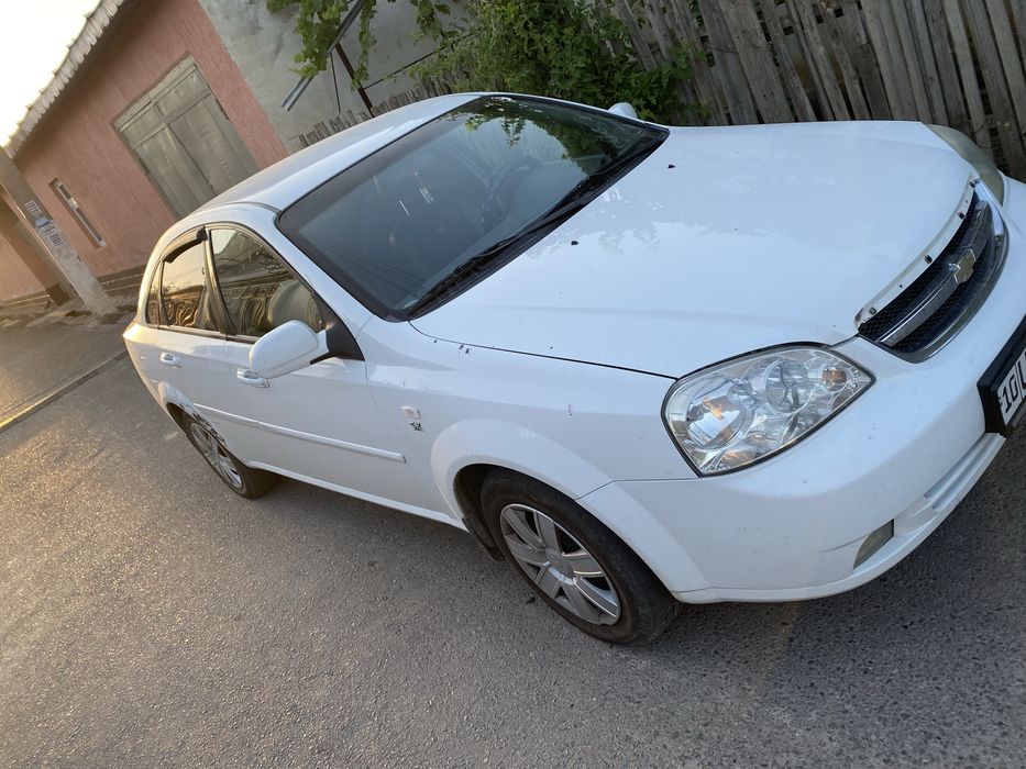 Lacceti 1.8 2 позиция sedan