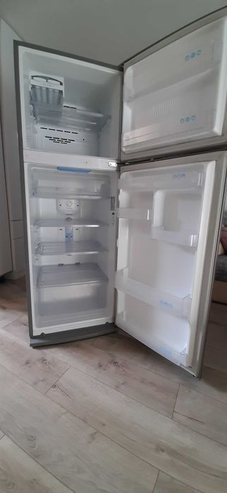 Продавам хладилник LG