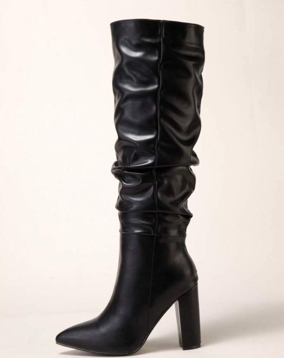 Елегантни черни ботуши