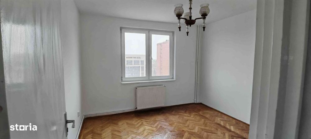 Vând apartament cu 3 camere zona Calea București - Astra