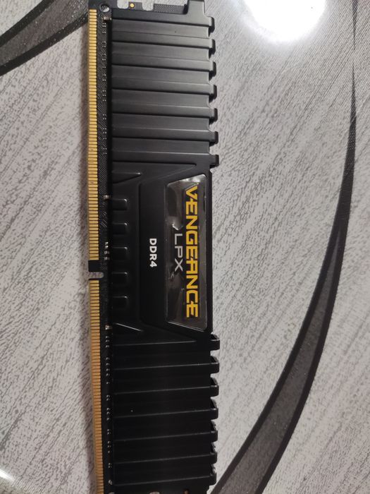 Рам памет 16gb ddr4, SSD 512gb