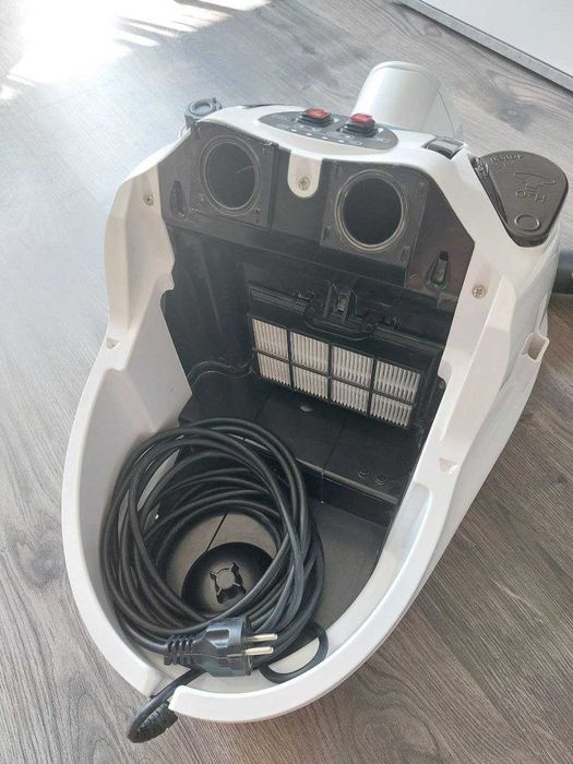 Перяща прахосмукачка Karcher SV 7