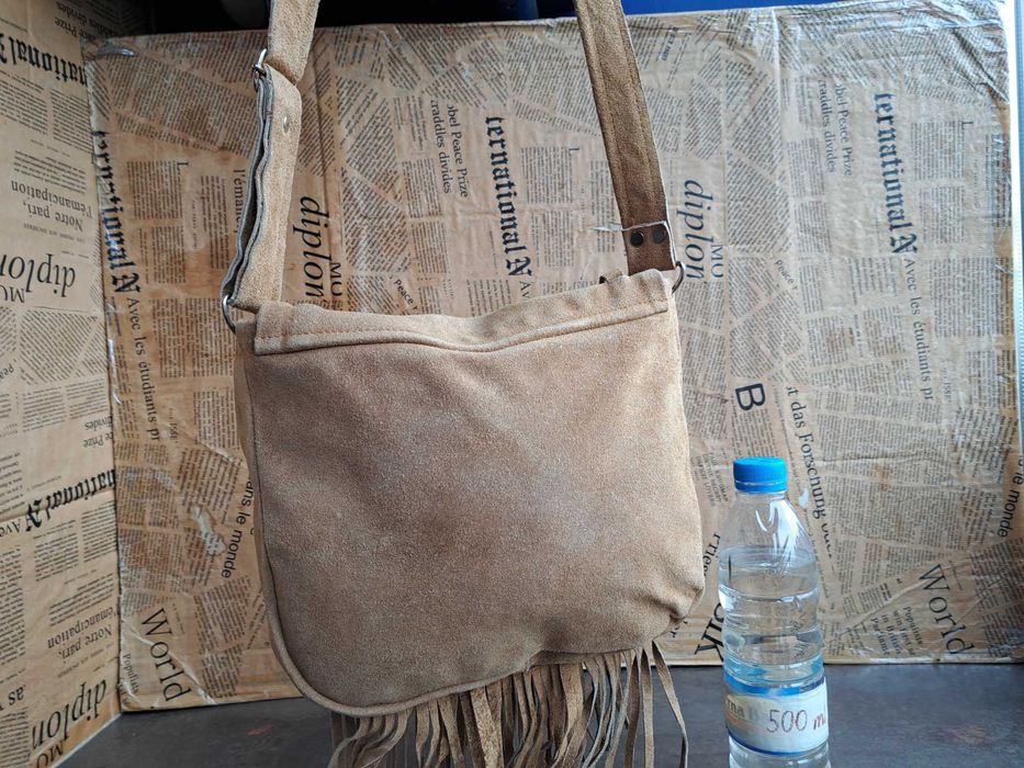 дамска чанта,малка велурена чантичка с ресни-естествена кожа,етно