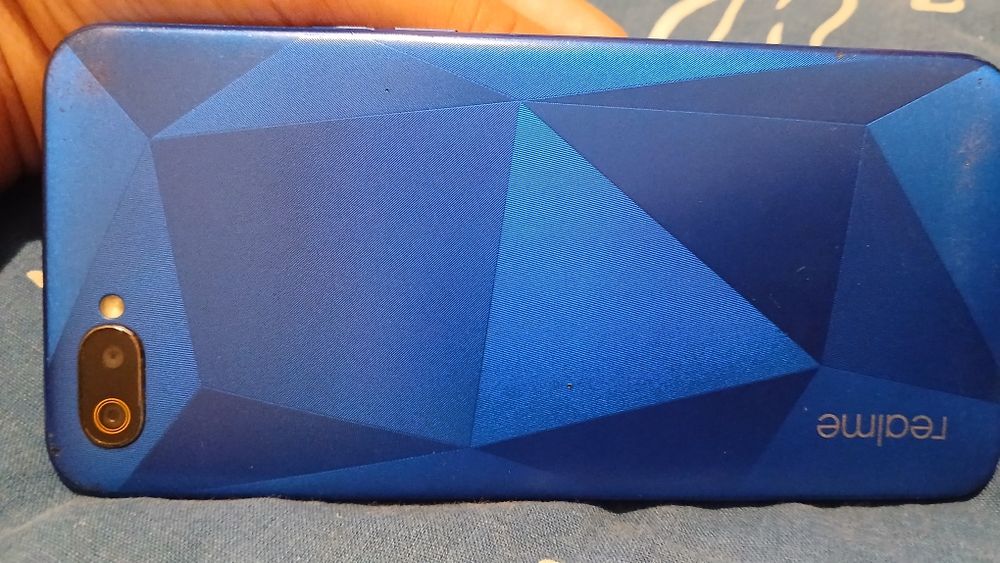 Продам телефон Realme c2