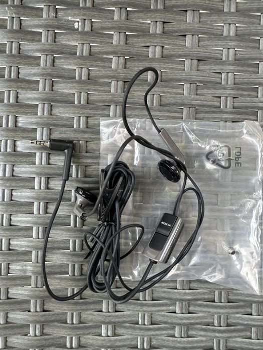 Nokia C1, cu casti si baterie noua.