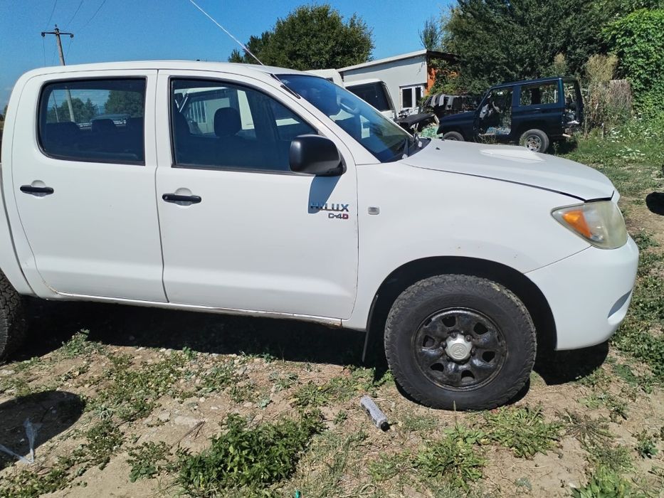 Dezmembrez dezmembrari toyota hilux 2010