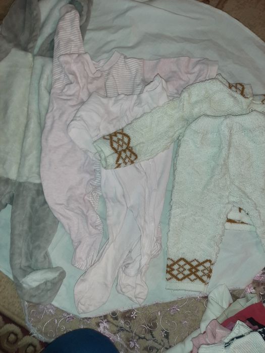 Продам детские вещи.