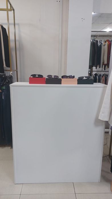 Продам стеллажи для бутика