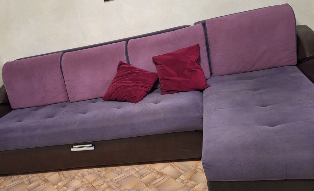 Угловой диван  с оттоманкой