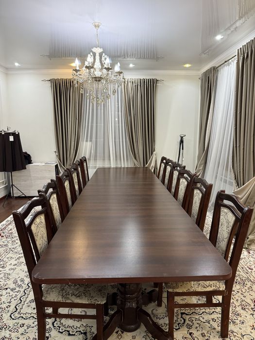 Стол-стулья  для гостей / зала