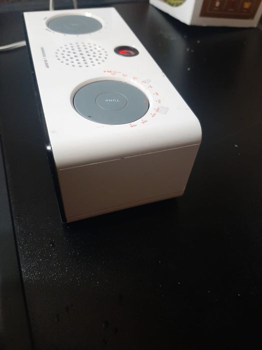 Vănd radio cu ceas și alarma
