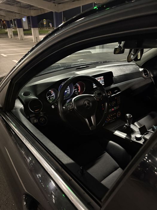 Mercedes C200 W204 Facelift
An Fabricatie 10/2012 
Km reali si verific