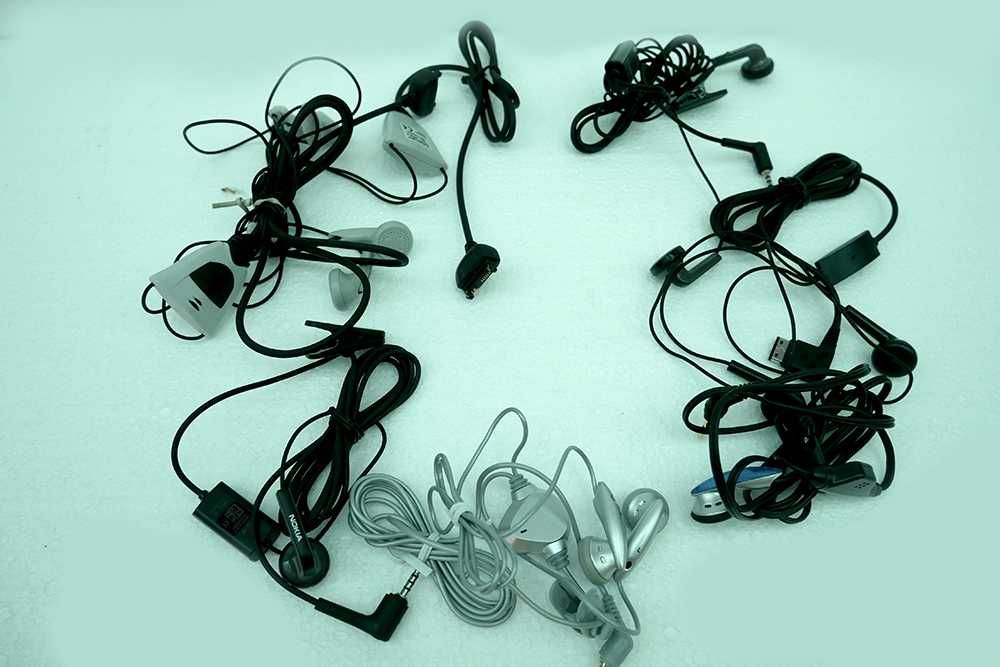 Vand incarcatoare pentru telefoane vechi