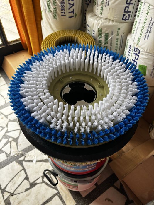 Професионални четки за пране на килими