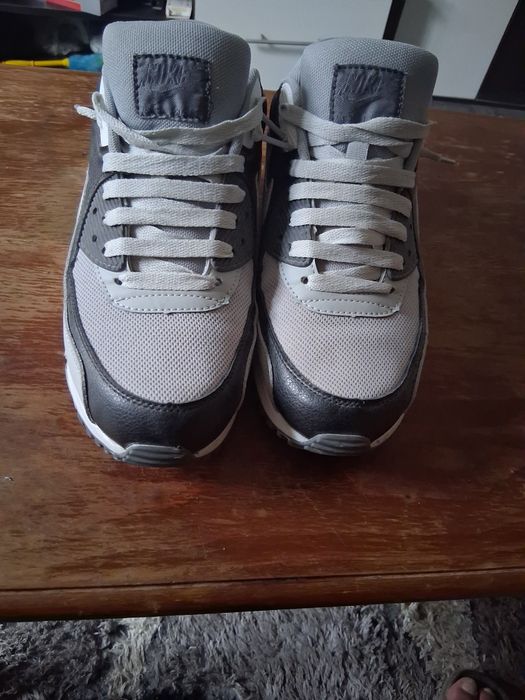 Vand adidasi Nike air