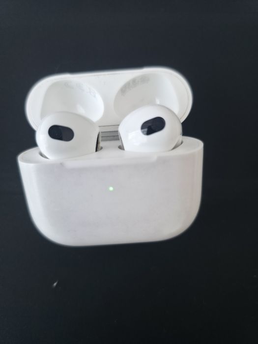 Vând căști Apple