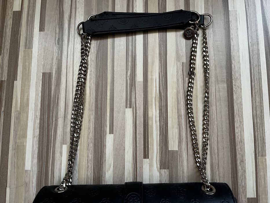 Чантичка Guess