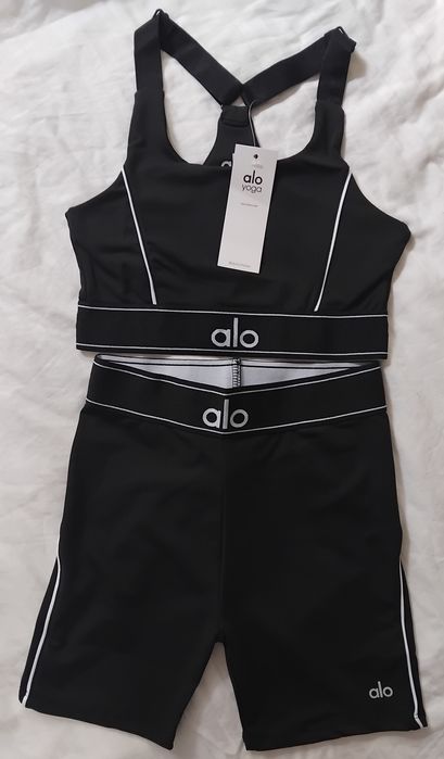 НАМАЛЕН Дамски оформящ екип Alo Yoga КЪС и ДЪЛЪГ КЛИН
Размер