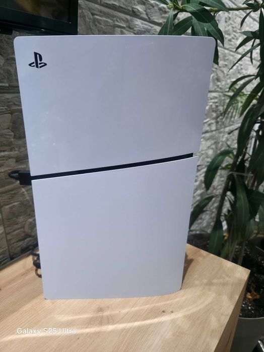 PlayStation 5 + игри + гаранция – като нов