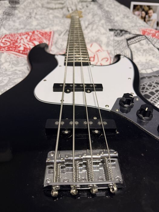 EKO VPJ280 Black – 4-струнна бас китара