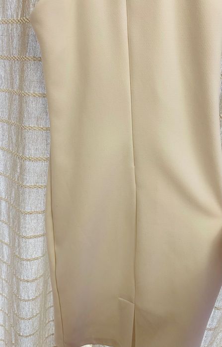 Бяла рокля тип молив