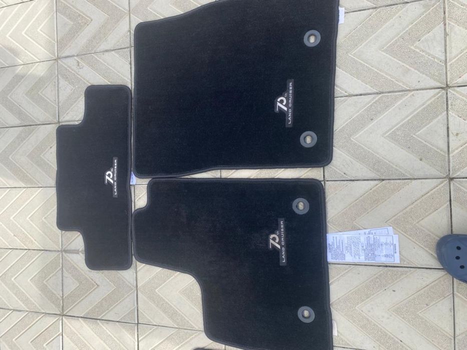 Коврики на Ланд Крузер