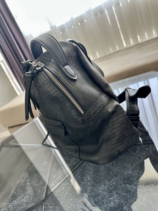 Дамска черна раничка