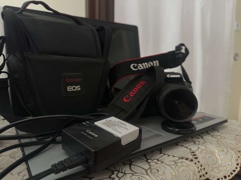 Canon Eos 550D sotiladi