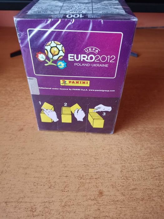Cutie Panini UEFA EURO 2012 Varianta Internațională cu 100 de plicuri