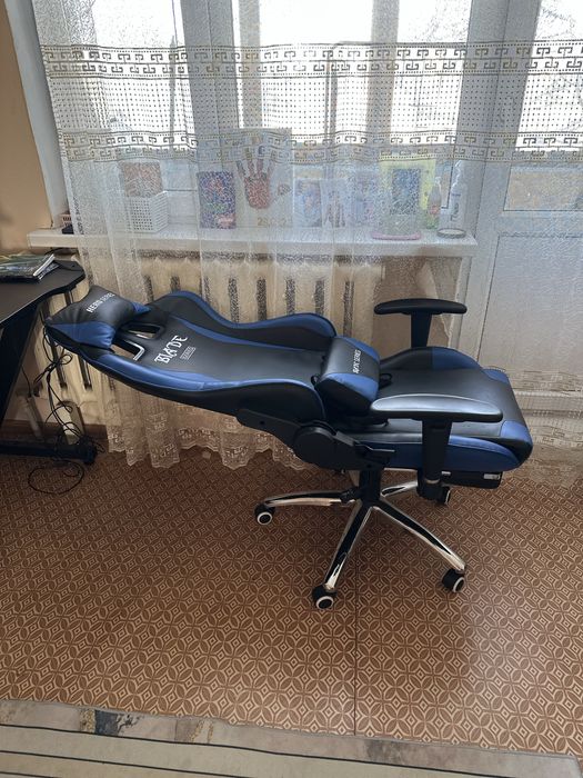 Игровое кресло геймерское