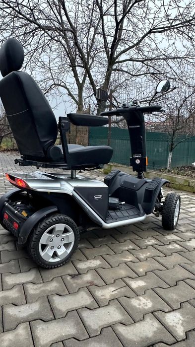 Scaun carucior tricicleta scuter  carut dizabilitati electric handicap