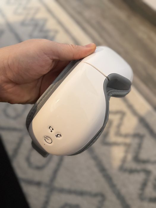 Aparat de masaj ocular pentru ochi