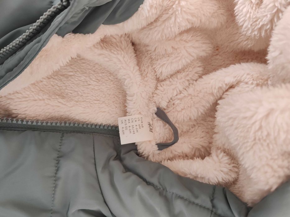 Geaca de iarna /Salopeta bebeluși mărimea 68 stare foarte bună