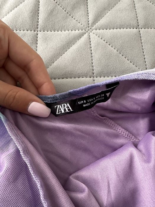 Рокля ZARA.