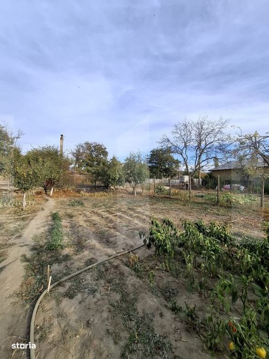 Casa P+M la rosu, teren 582 mp, garaj dublu, doua intrari – Teslui