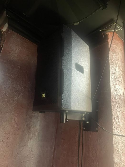 Звуковые колонки JBL