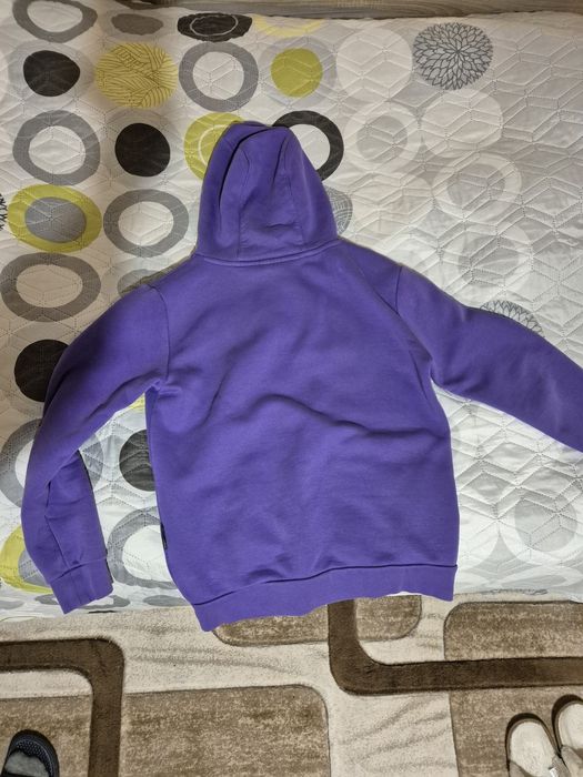 Продавам hoodie размер S