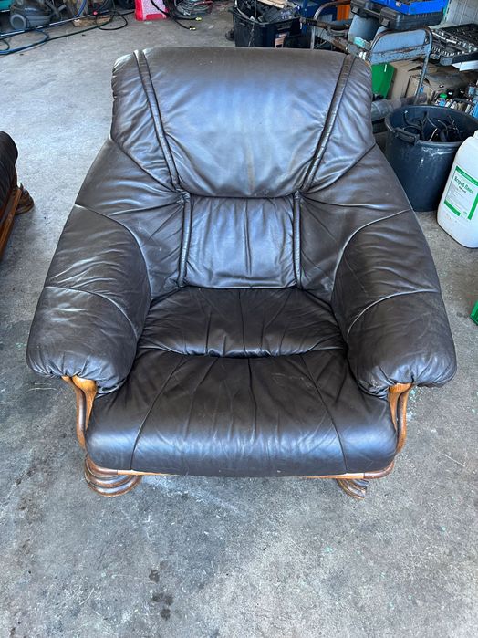 Кафяв кожен фотьойл