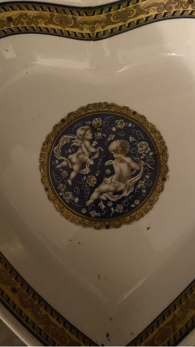Portelanuri vechi, cu cobalt, sunt ca noi