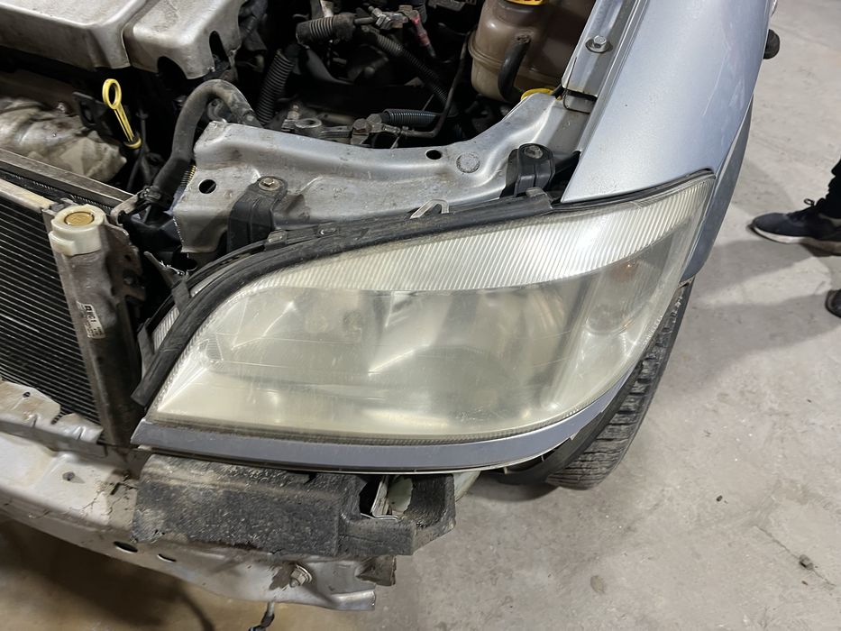 Far stanga opel zafira 2002