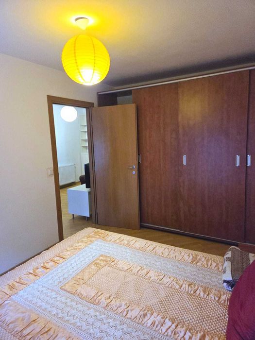 Ofer spre închiriere apartament cu 2 camere situat în Arad, zona UTA, complexul ARED, bloc R5, etaj 1.