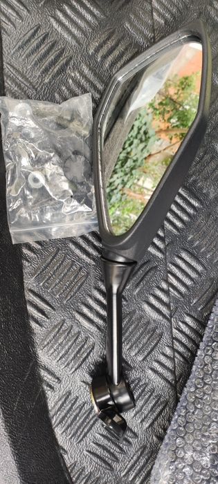 Vând geaca, oglinzi moto și o pereche de mănuși moto proanti noi.