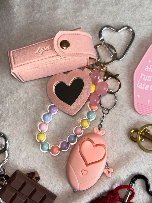 Ключодържател/Аксесоар за чанта черешки Coach и други