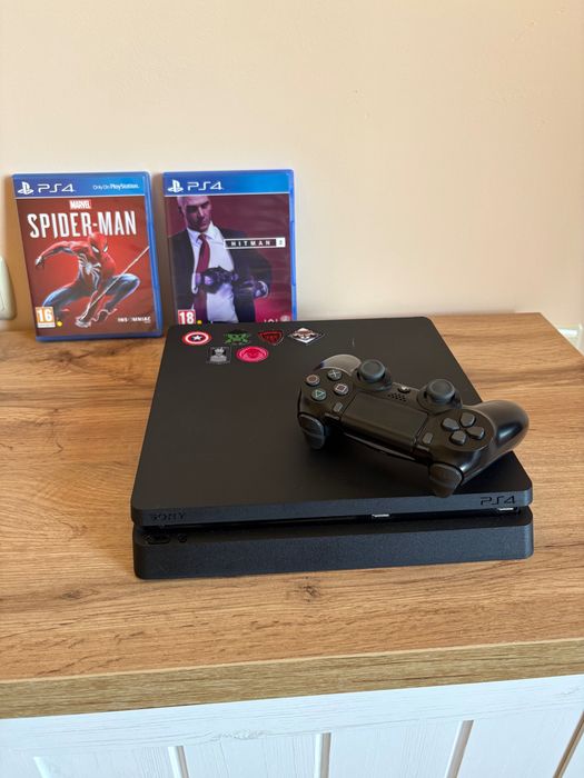 PlayStation 4 slim + 2 джойстика и 7 игри
