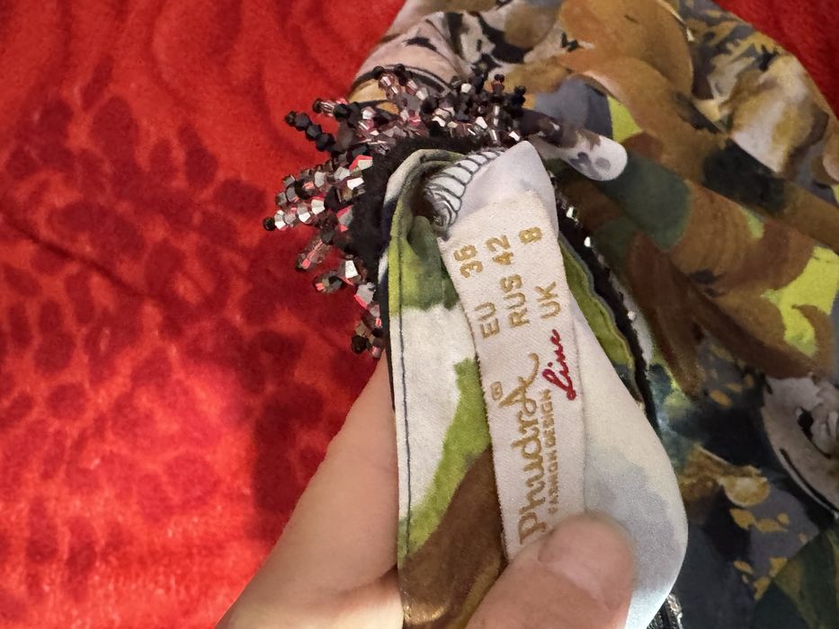 Продам платье очень красивое