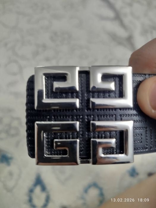 Продам ремень Givenchy новый.