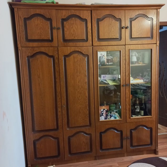 Vând mobila de sufragerie